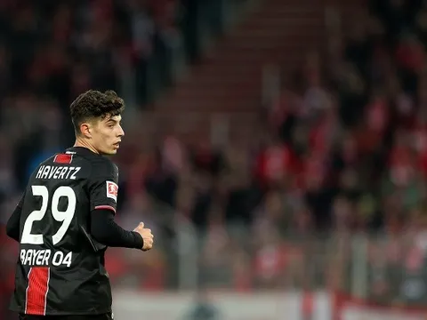 "Chelsea nên mua cậu ấy để giữ cậu ấy tránh xa khỏi Liverpool"