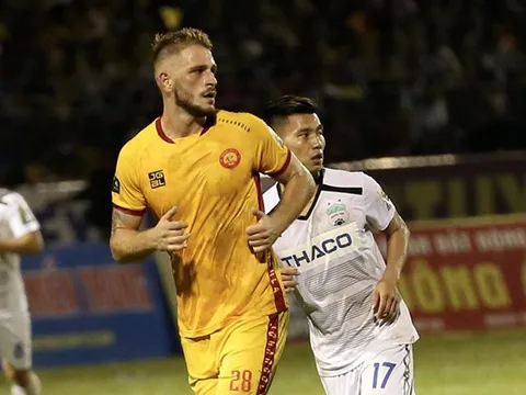 Đã rõ lý do Văn Thanh được kéo về đá trung vệ trận gặp Thanh Hoá