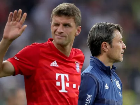 Mueller ghi bàn, HLV của anh "dửng dưng" như chưa có chuyện gì xảy ra