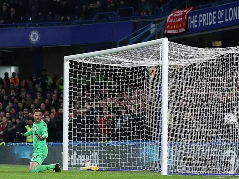 Thua Chelsea, CĐV Liverpool điên tiết: "Vô cùng tệ hại; Cậu ta chỉ là cái bóng của chính mình"