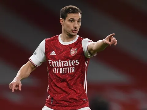 Thắng Newcastle, 'cục tạ' của Arsenal được đưa lên mây