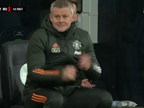 Cavani ghi bàn, Solskjaer lập tức phản ứng mạnh mẽ
