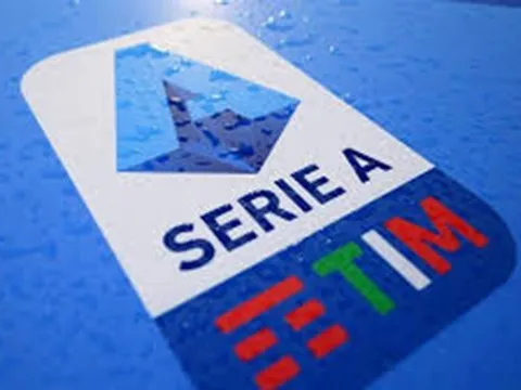 Serie A bị tạm hoãn, CĐV hóm hỉnh chỉ ra nguyên nhân vấn đề