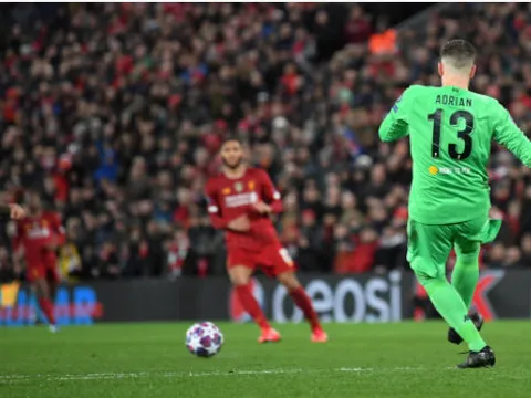 'Casillas hay Valdes cũng mắc sai lầm, tại sao tôi lại bị chỉ trích?'