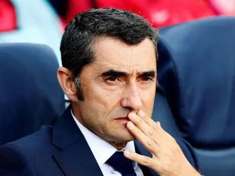 Barca khởi đầu thảm họa, huyền thoại vẫn thích 1 điều ở Valverde