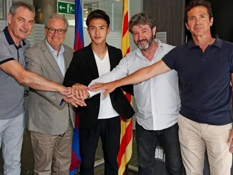 Tài năng trẻ Barca dương tính COVID-19