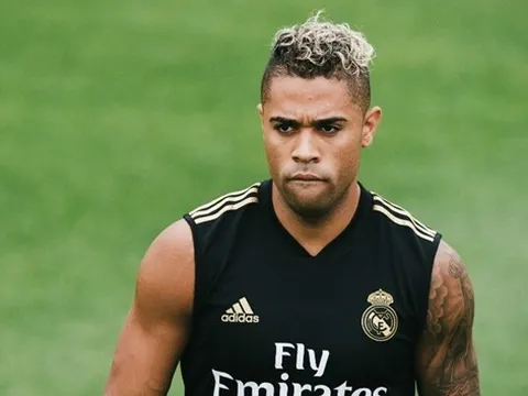 Monaco vào cuộc, chiếc áo số 7 sắp về tay Hazard?