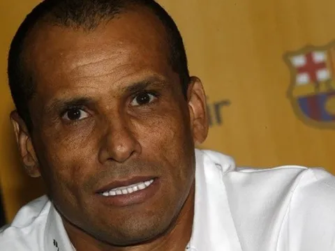 Rivaldo suýt làm 'chuyện động trời' sau khi từ chối gia hạn hợp đồng với Barca