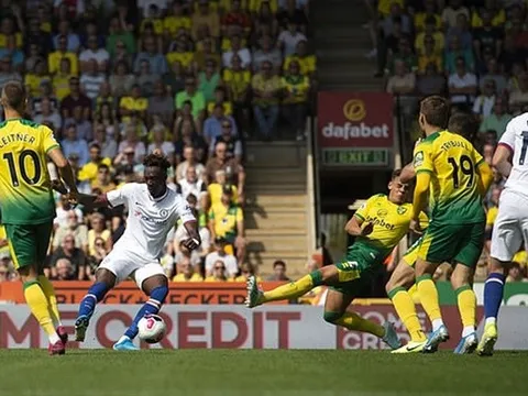 Abraham tỏa sáng, Chelsea thắng nghẹt thở tân binh Premier League