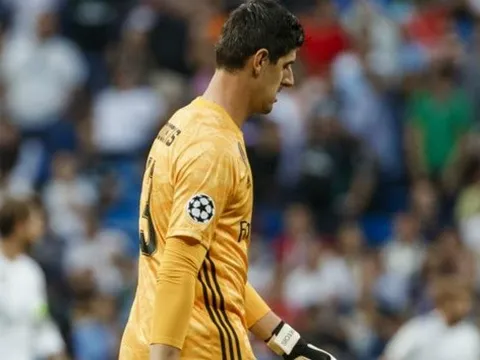 Bị thay ra chỉ sau 45 phút, Courtois đang bị Bernabeu 'ám' ra sao?
