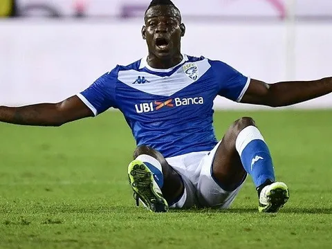 Tập cùng nhau vài tháng trời, Balotelli vẫn không nhận ra đồng đội