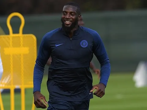 Sốc! Man Utd mua 'hàng hớ' Chelsea thay Pogba