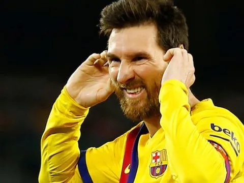 "Tên khốn Messi nghỉ ngơi ngay cả trong trận đấu!"