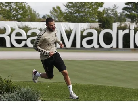 Phương án dự phòng của Benzema nằm cáng, Zidane vẫn thản nhiên
