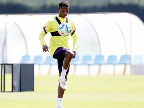 Lo ngại chấn thương, thần đồng Barca phải nghỉ tập