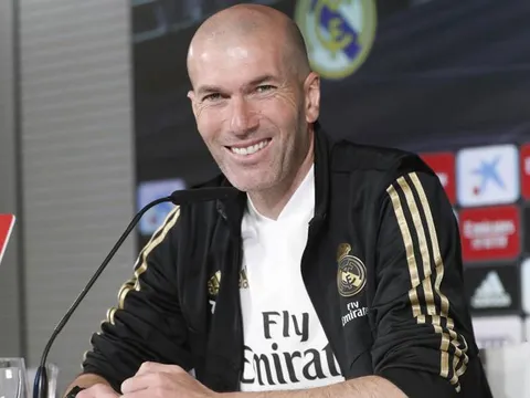 Tranh cãi VAR thiên vị Real bùng nổ, Zidane tỏ rõ thái độ