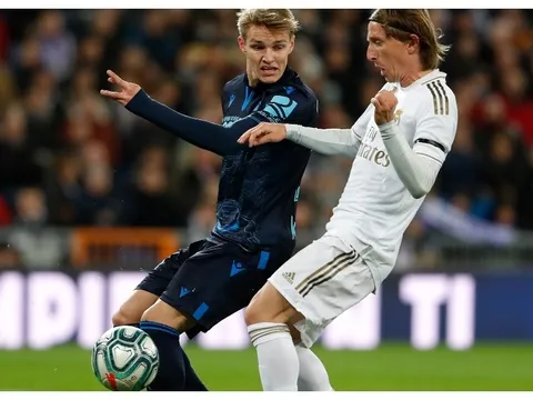 Vì Modric, Zidane tiếp tục "cầm chân" nhạc trưởng tương lai