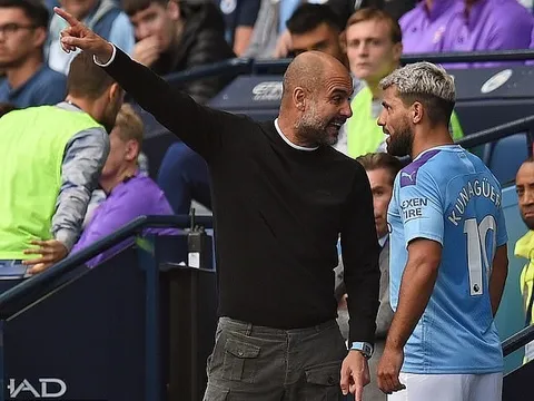 Nóng giận, Pep trút cơn thịnh nộ với Aguero ngay bên ngoài đường biên