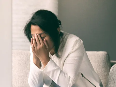 51 tuổi tái hôn, mới 2 tháng đã mang thai, định báo tin vui thì vô tình nghe chồng nói điện thoại tôi sững sờ