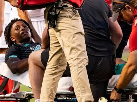 Bị vào bóng thô bạo, tình hình sao trẻ Liverpool giờ ra sao?