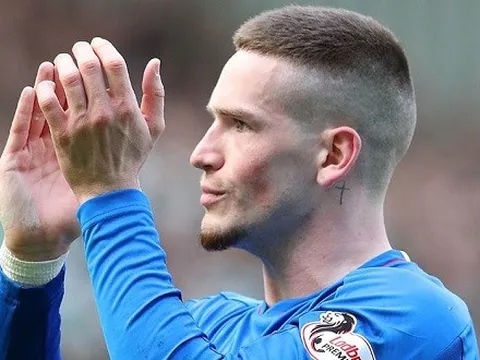 ''Học trò cưng của Gerrard'' lại đăng đàn, ẩn ý The Kop ''lừa dối''