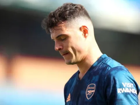 Bênh vực Xhaka, Townsend chỉ ra cái tên "ngu ngốc" của Arsenal