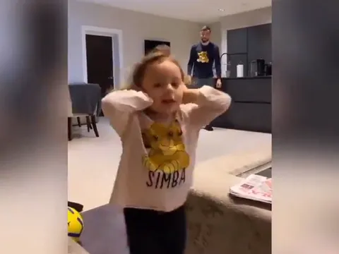 Có ai "cuồng cha" như cô con gái Matilde của Bruno Fernandes?