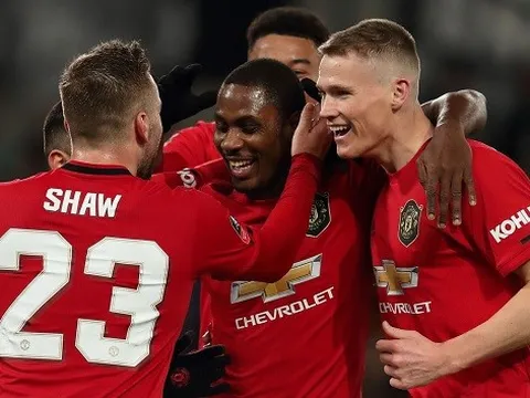 Mark Lawrenson: "Man Utd có hàng tiền vệ mạnh với 3 cầu thủ đó"