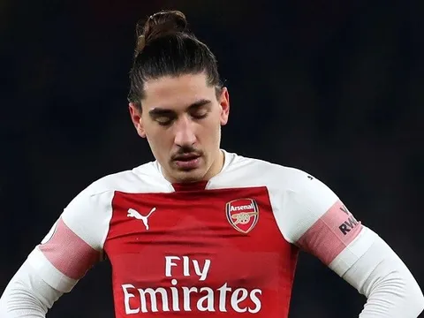 Không chịu kém cạnh 1 đồng đội, Bellerin nỗ lực trên mức bình thường