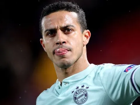 2 gã khổng lồ cản trở Liverpool chiêu mộ Thiago