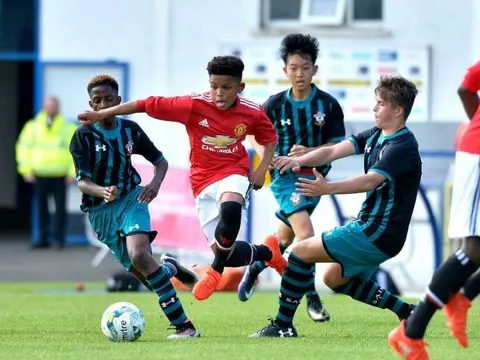 2 sao mai U18 được gọi lên tập luyện cùng đội 1 Man Utd