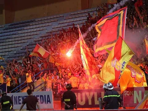 Sếp lớn VPF lên tiếng về sự cố pháo sáng gây thương tích ở Hàng Đẫy