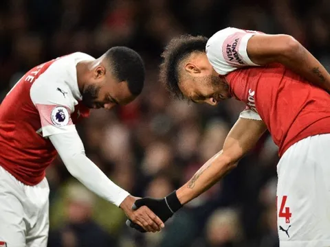 Aubameyang nói vài lời, fan Arsenal "tê tái" vì quá hạnh phúc