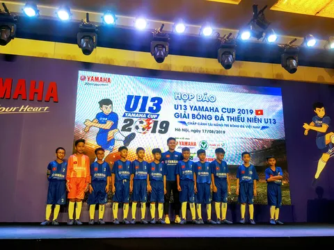 Quang Hải "tiếp lửa" cho các cầu thủ nhí U13