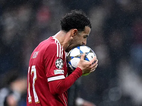 Nghịch lý Curtis Jones ở Liverpool