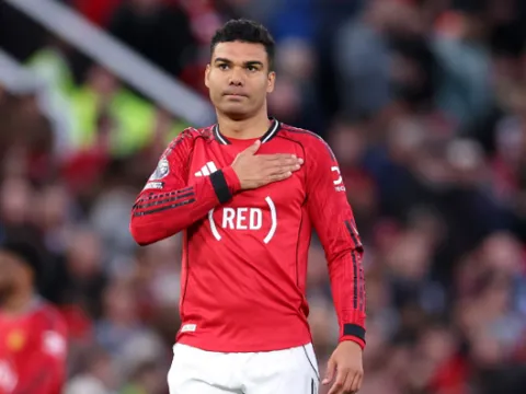Casemiro bật khóc khi MU đánh bại Brentford