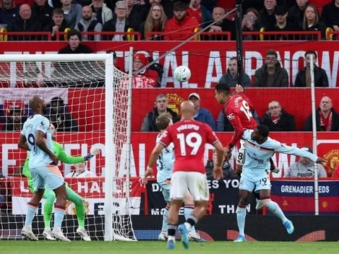 MU rộng cửa đá C1, Carrick xác nhận Casemiro rời đi