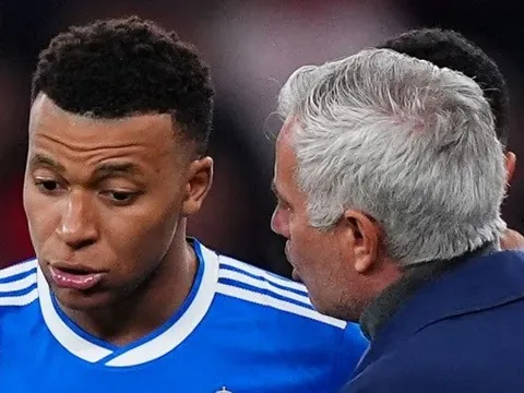 Sau cái chạm tay của Mbappe, Mourinho có thực sự thuộc về Real?