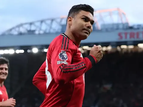 Hóa lá chắn thép, Casemiro lập kỷ lục sau 20 năm