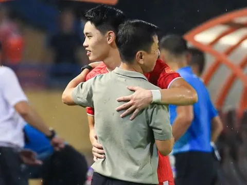 Cái ôm của Nguyễn Đình Bắc, lúa chín đã biết cúi đầu