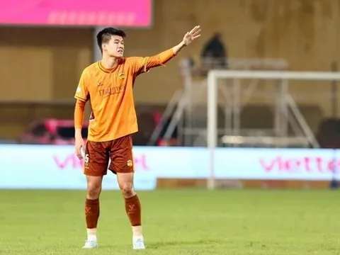 HLV Ikeuchi gọi trung vệ 1m95 lên U19 Việt Nam