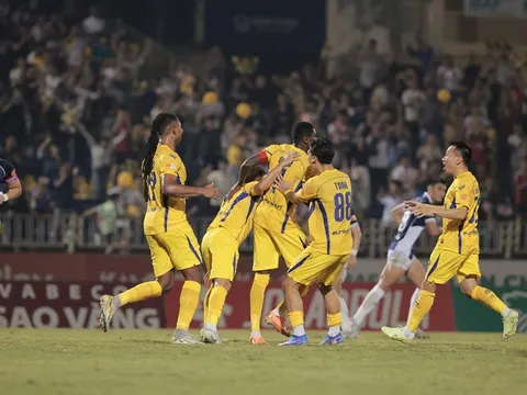 Nghệ An giải cứu SLNA phút chót với 45 tỷ đồng