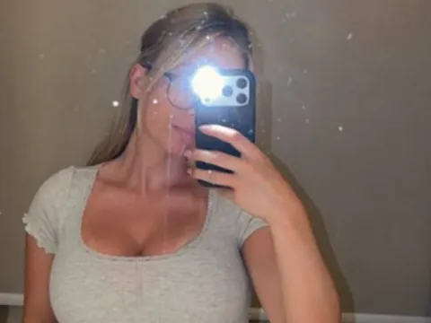 Fan nữ nóng bỏng MU ăn mừng chiến thắng khi du lịch Việt Nam