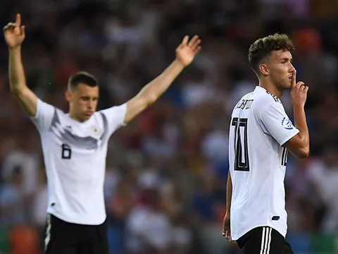 De Ligt phản lưới nhà và bị thay ra ngay sau hiệp 1, Sarri lên tiếng