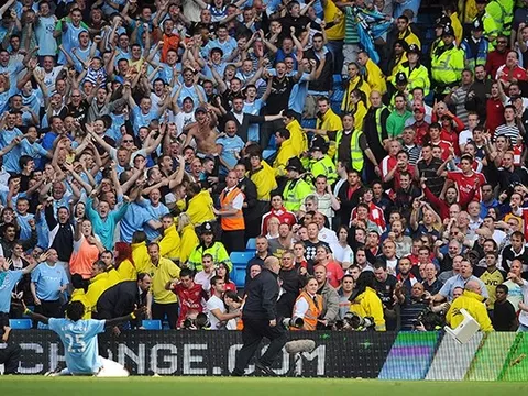 Suarez, Kaka, Adebayor, Berbatov và 10 cầu thủ 'lật mặt' cực nhanh trong làng bóng đá