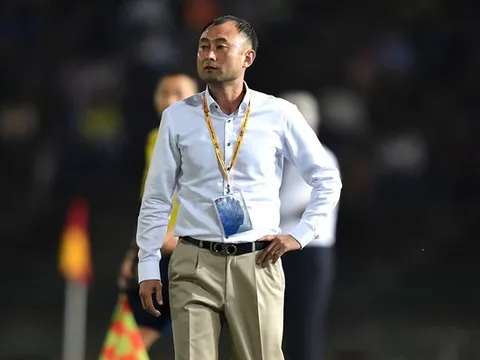 HAGL: Sau lưng thầy Lee đã là chân tường