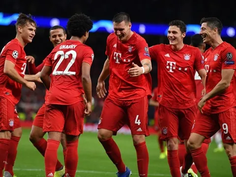 SỐC! Phá lưới Tottenham 4 lần, 'kẻ Arsenal từ bỏ' bị đồng đội đốn giò ngã chổng vó