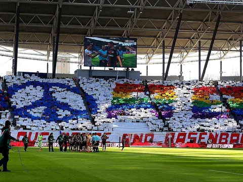 CĐV bị đuổi khỏi sân: 'Họ bảo tôi có thể bị virus corona vì tôi là người Nhật Bản'