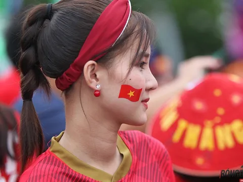 Bóng hồng Việt, cháy hết mình tiếp lửa ĐT Việt Nam đấu Thái Lan