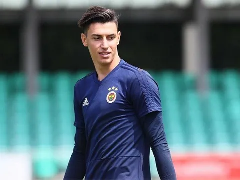 Đây, thủ thành 19 tuổi khiến cả Liverpool và Man City thèm khát